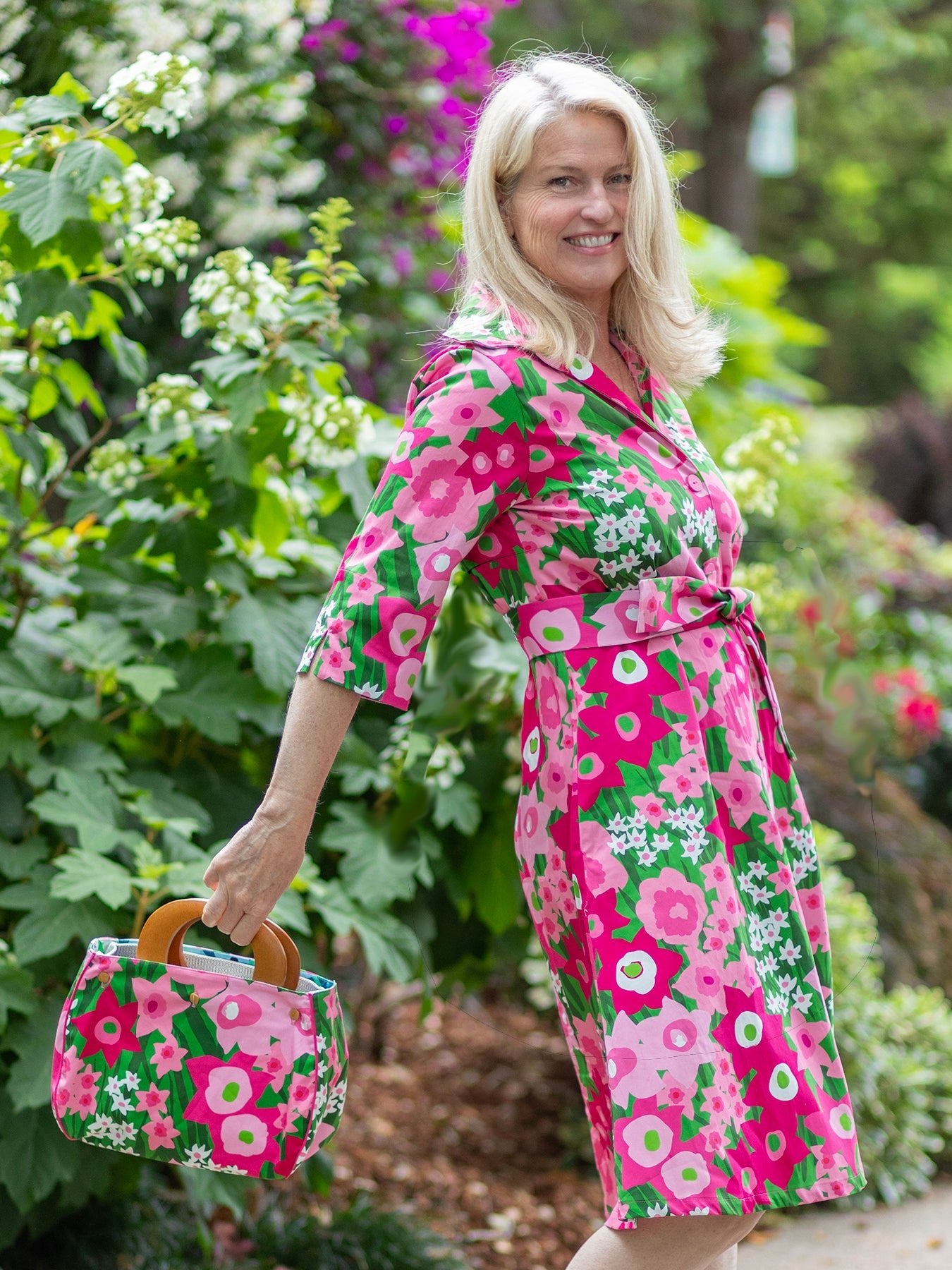 BONNIE cover Daffodils Pink and Green & Garden Oasis Blue - Lesley Evers - Accessories - bo - Bonnie cover