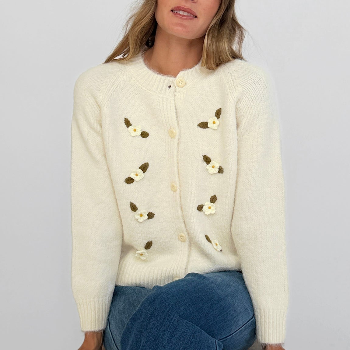 HAZEL cardigan Ivory - Lesley Evers-cardigan-dinner with friends-emma