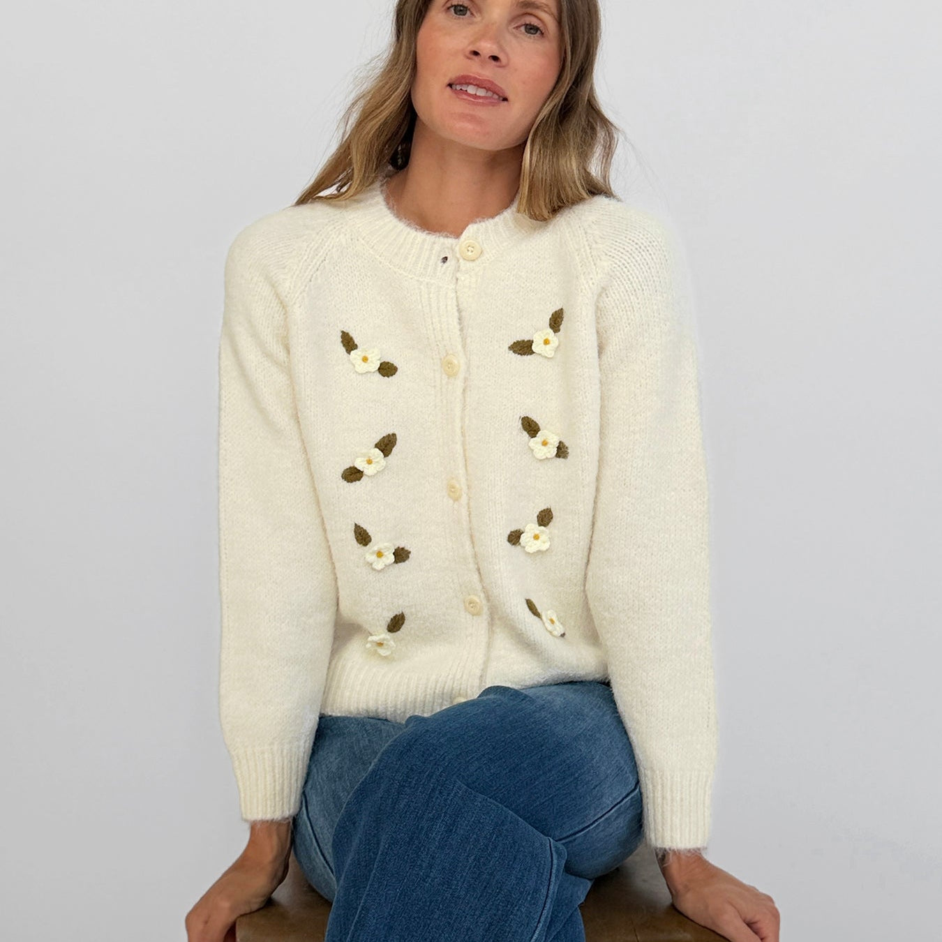 HAZEL cardigan Ivory - Lesley Evers-cardigan-dinner with friends-emma