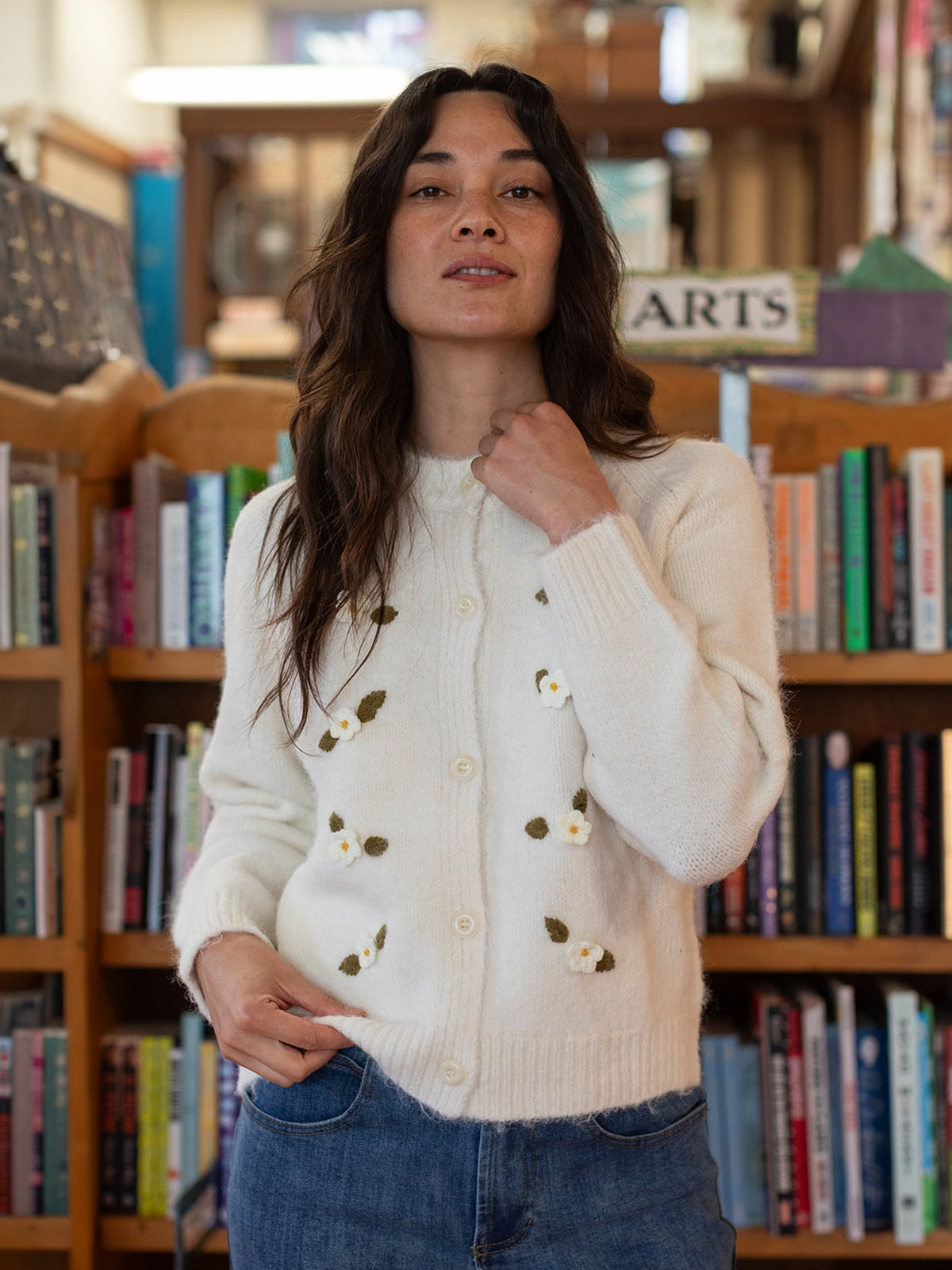 HAZEL cardigan Ivory - Lesley Evers-cardigan-dinner with friends-emma