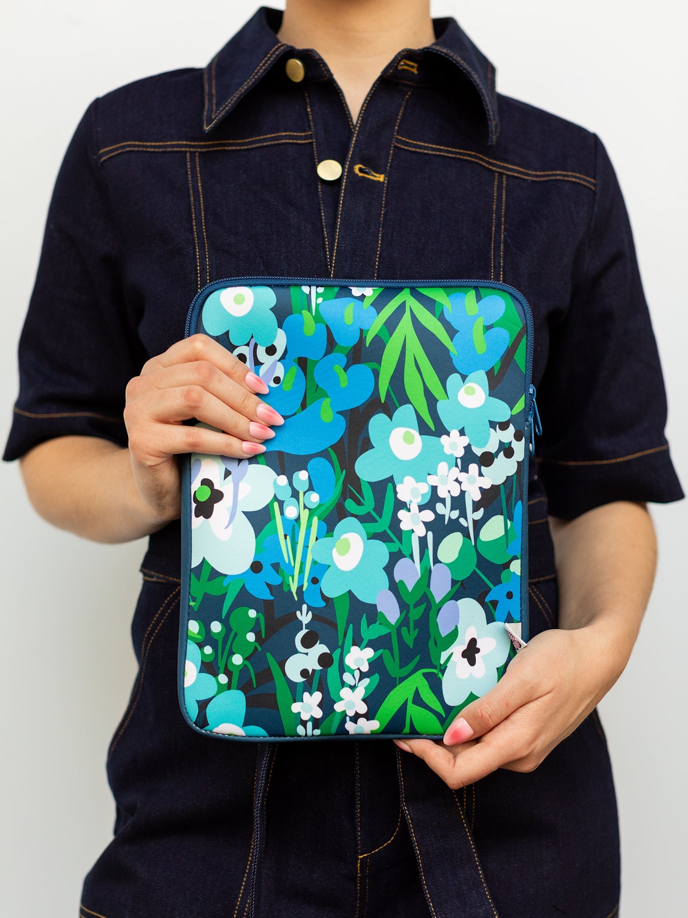 iPad Case Garden Oasis Blue - Lesley Evers - laptop case - Pouches & Cases -