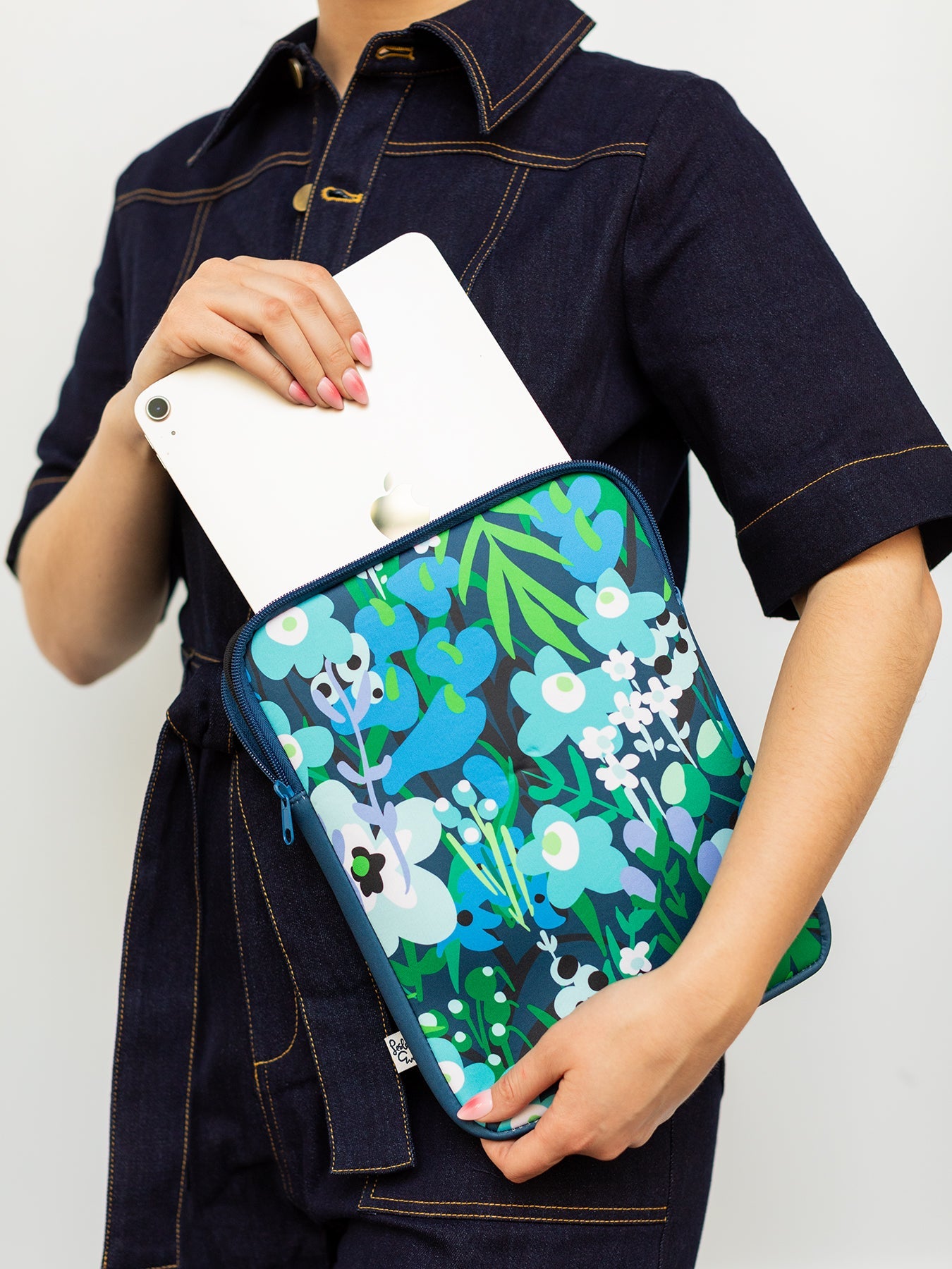 iPad Case Garden Oasis Blue - Lesley Evers - laptop case - Pouches & Cases -