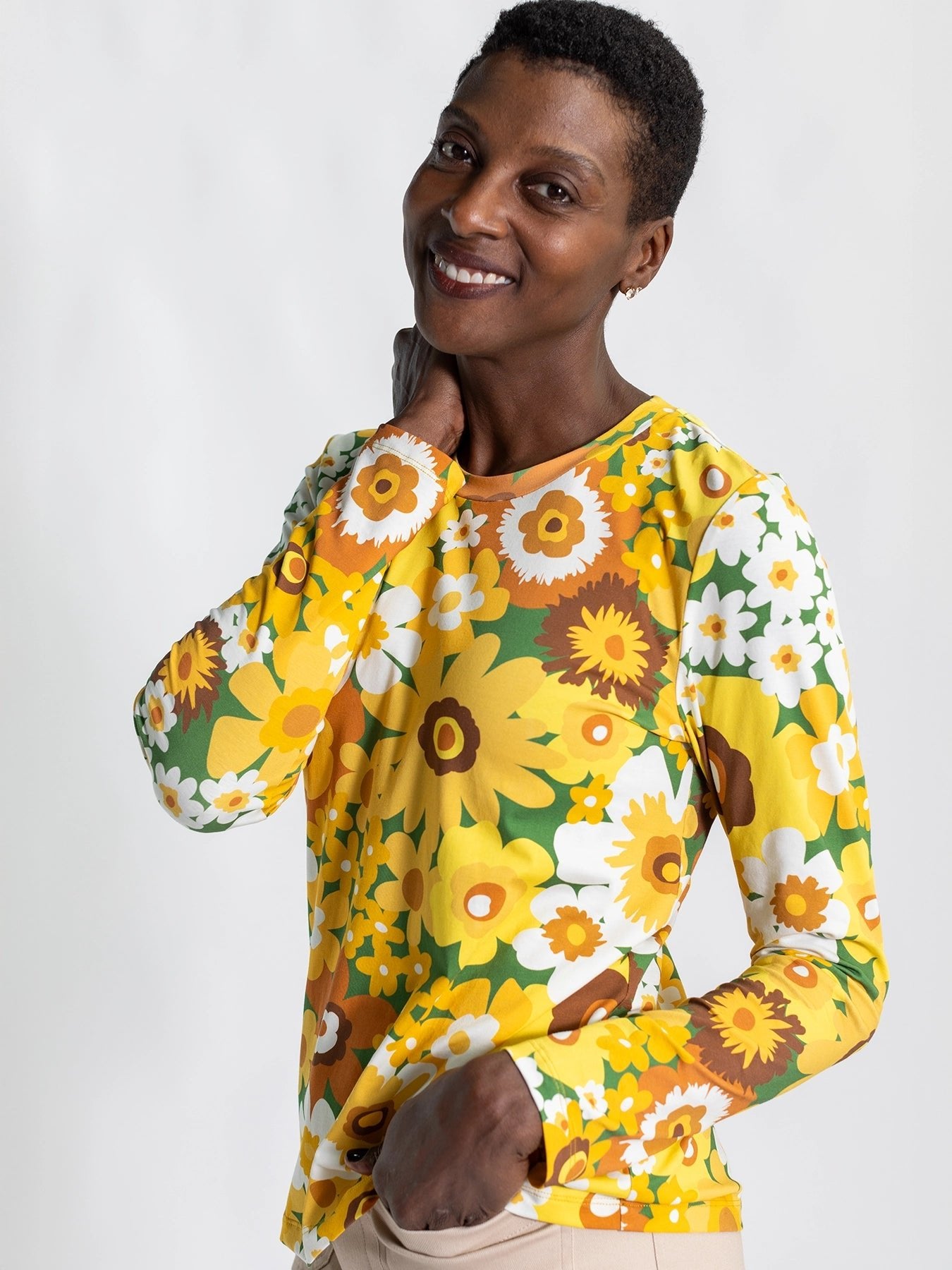 JEANETTE tee Flower Power Yellow - Lesley Evers - Black - black and white - Shop