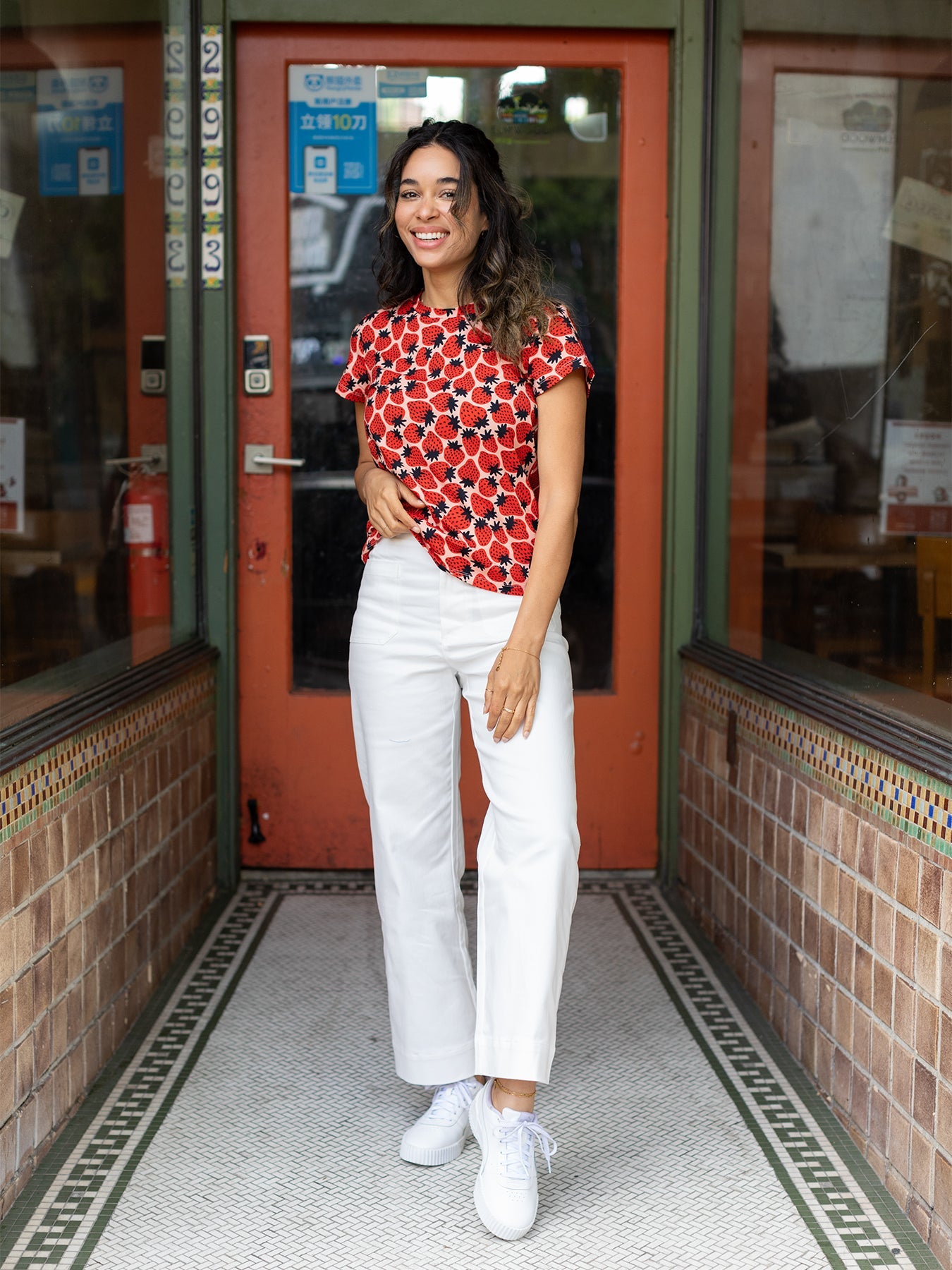 MAISIE cotton tee Strawberries - Lesley Evers - Best Seller - Shop - Shop/All Products