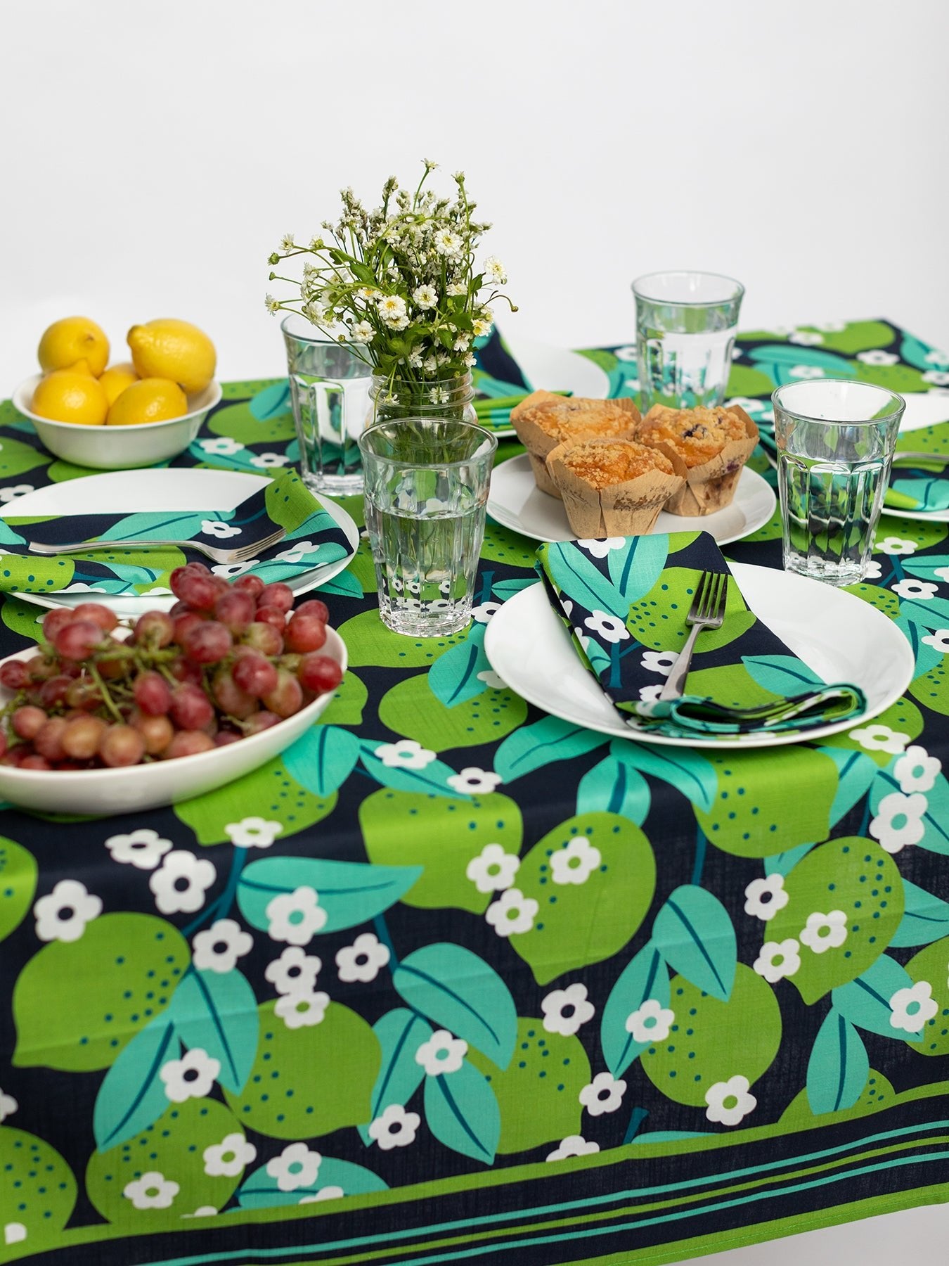 TABLECLOTH Limes - Lesley Evers - 23 - HG200 - W1 - Gems - gems garnet