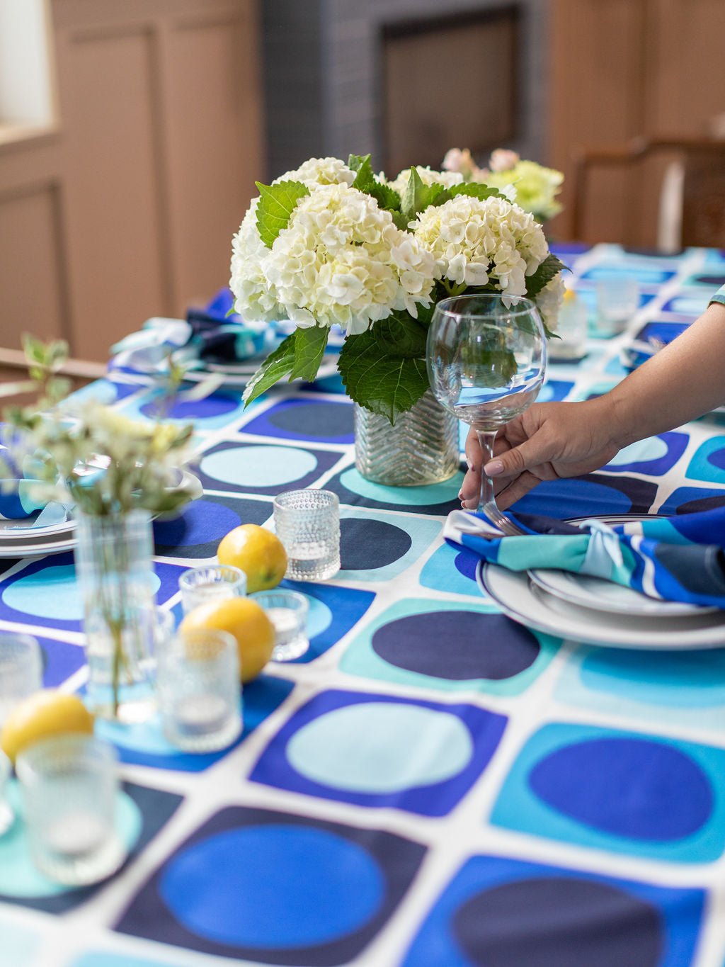 TABLECLOTH Sea Glass Blue - Lesley Evers - 23 - HG200 - W1 - Black - Giftable