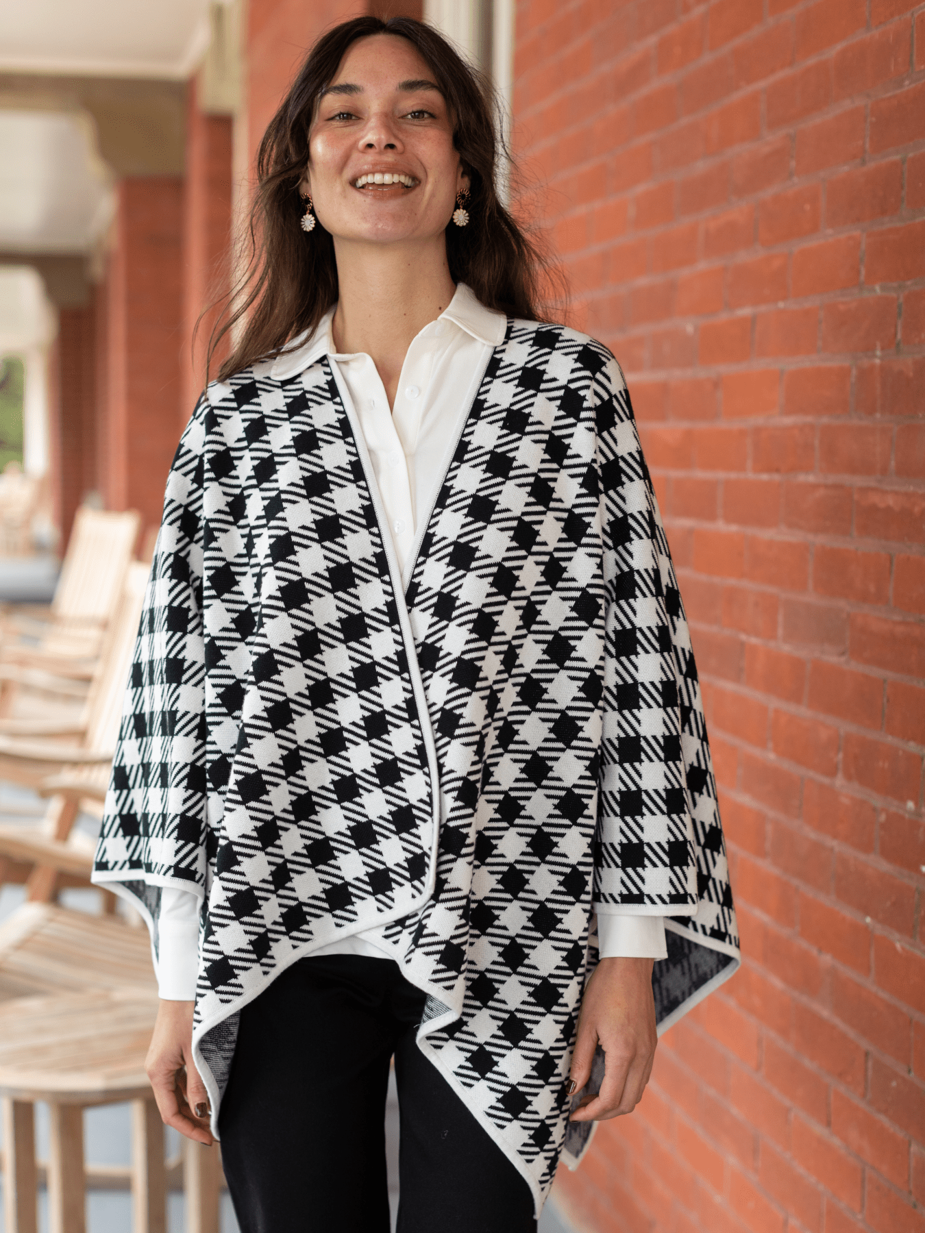 BRYNN cape Black and White Houndstooth - Lesley Evers - cape - cotton - knit