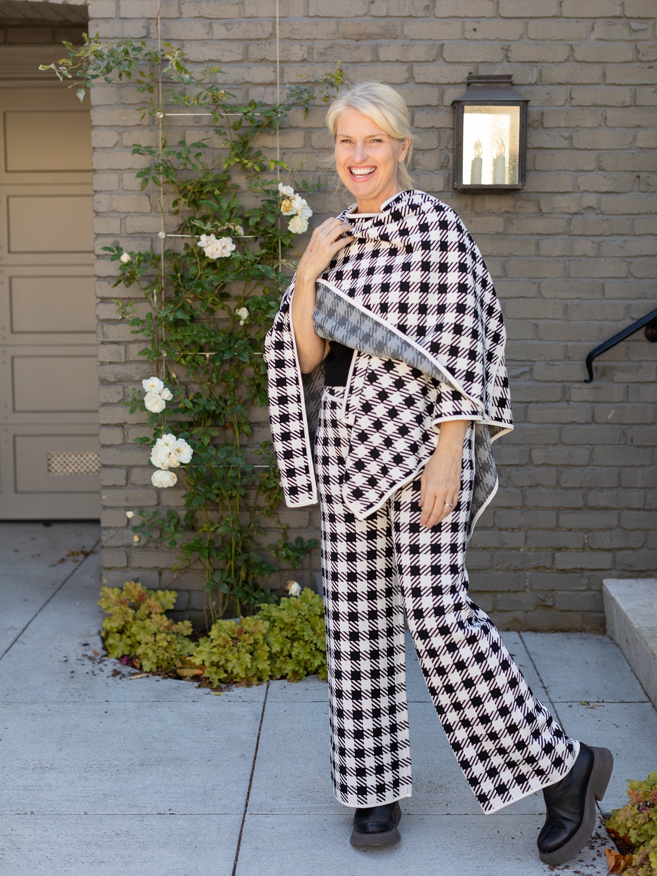 BRYNN cape Black and White Plaid - Lesley Evers - cape - cotton - knit