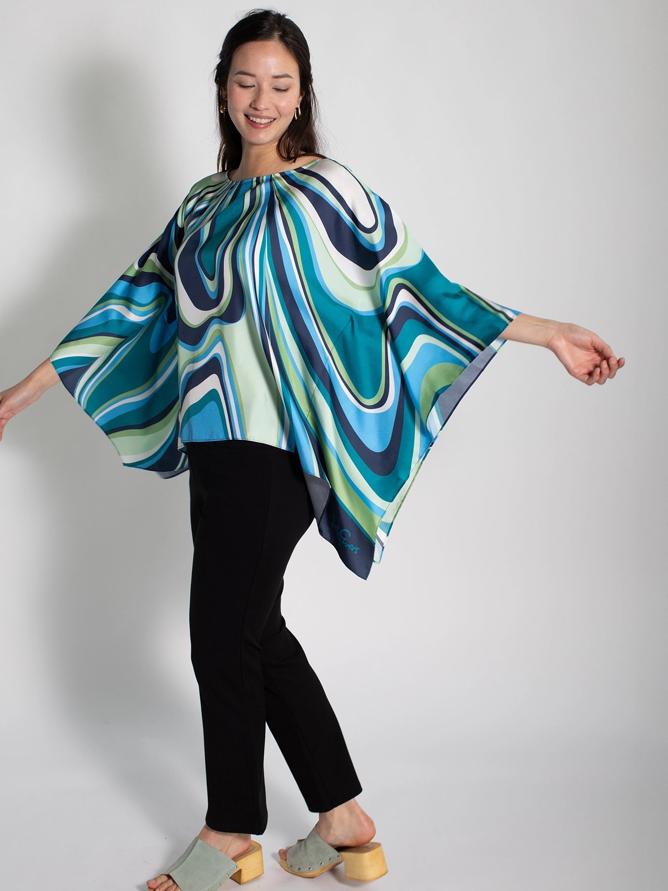 CELESTE silk top Pinwheel Navy - Lesley Evers - celeste - chic silk - pinwheel