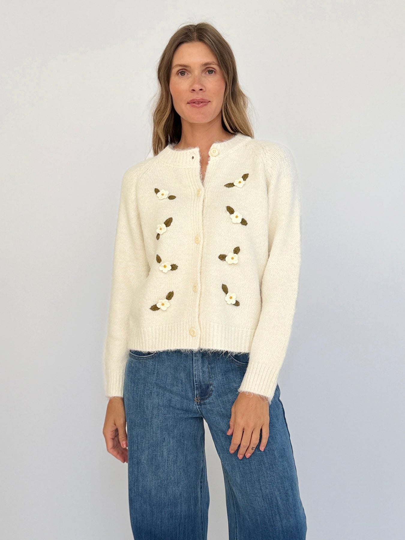 HAZEL cardigan Ivory - Lesley Evers-cardigan-dinner with friends-emma