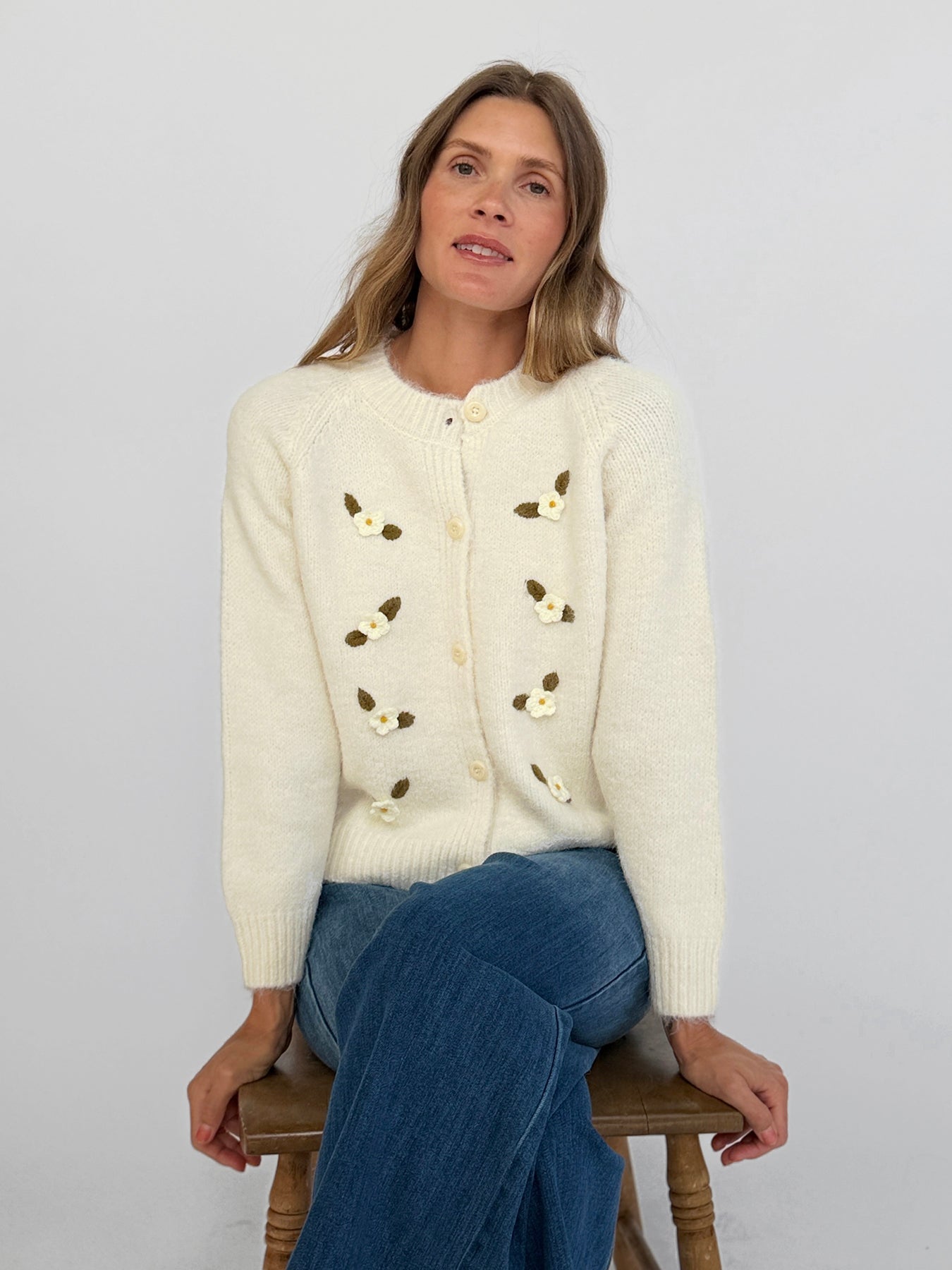 HAZEL cardigan Ivory - Lesley Evers-cardigan-dinner with friends-emma