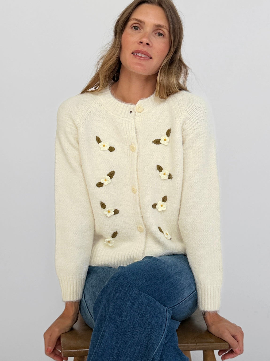 HAZEL cardigan Ivory - Lesley Evers-cardigan-dinner with friends-emma