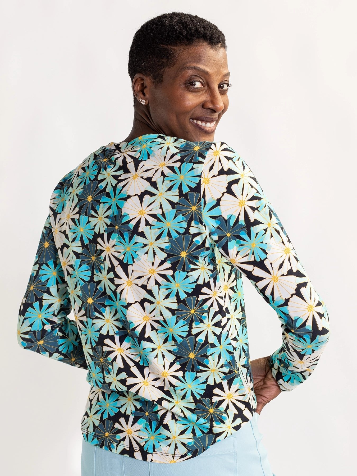 JEANETTE tee Asters Blue - Lesley Evers - Black - black and white - Shop