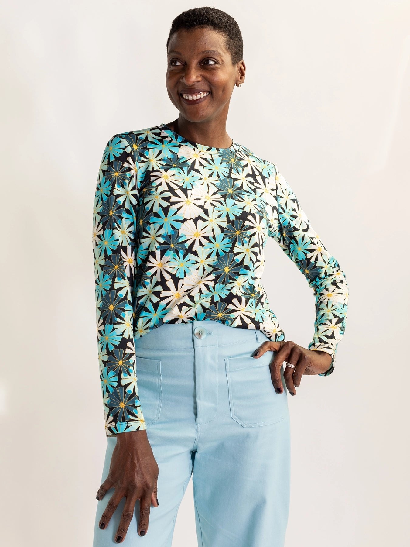 JEANETTE tee Asters Blue - Lesley Evers - Black - black and white - Shop