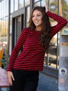 JEANETTE tee Black & Red Stripe - Lesley Evers - Black - black and red - cardinal