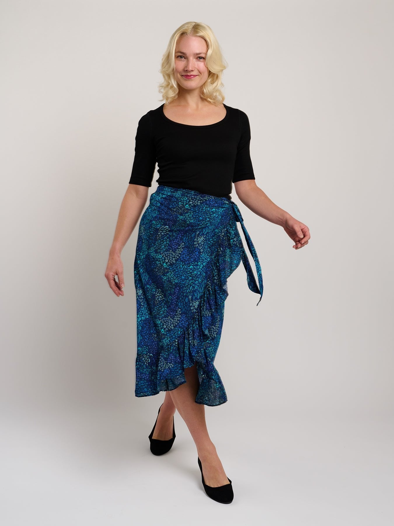JENNY wrap skirt May Flowers Blue - Lesley Evers - may flowers - new - New Arrivals