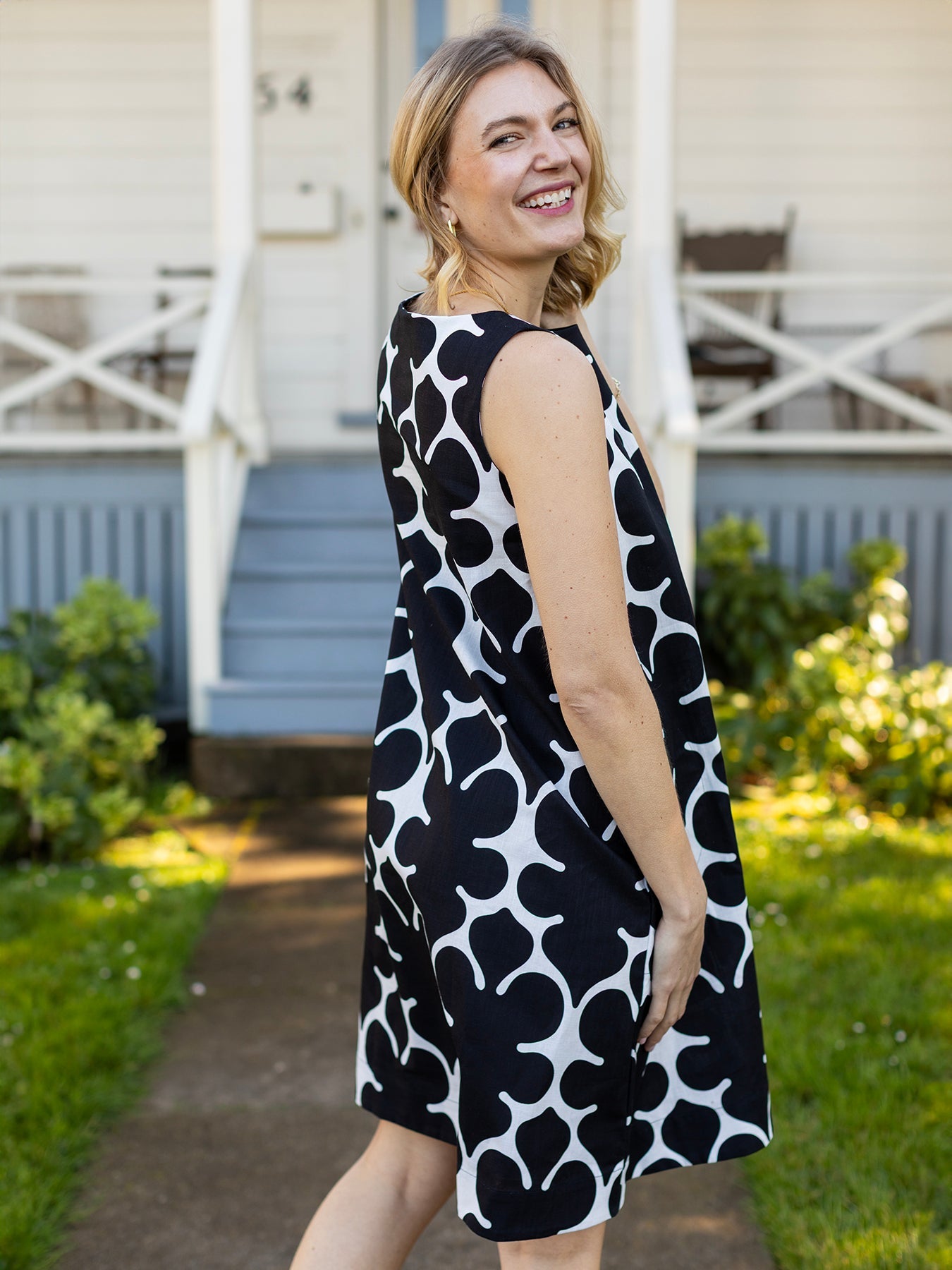 JUNIPER Black Fleurette - Lesley Evers - Black - Dress - Shop