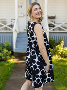 JUNIPER Black Fleurette - Lesley Evers - Black - Dress - Shop