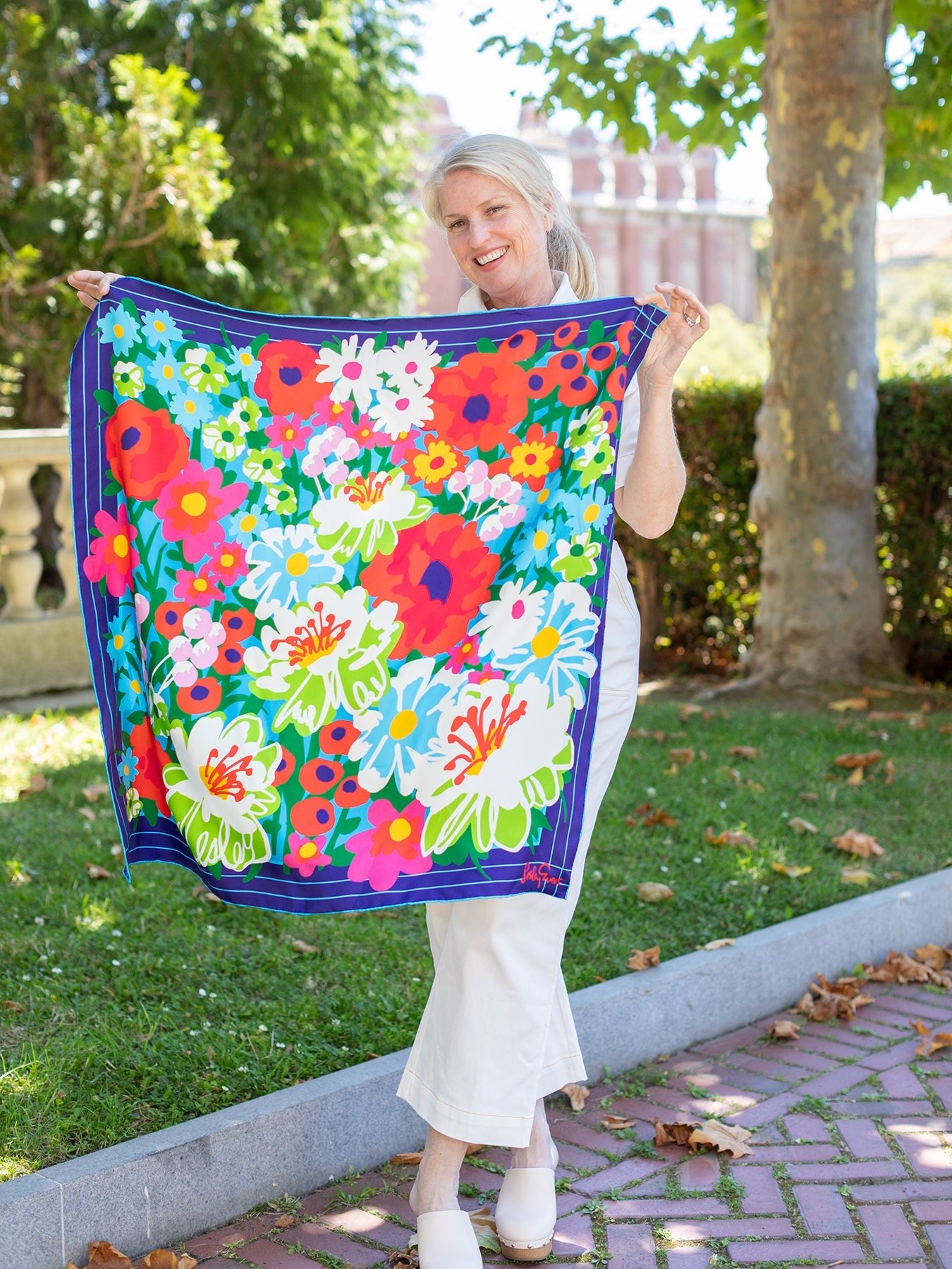 LILLIAN silk twill scarf Bouquet Bliss – Lesley Evers