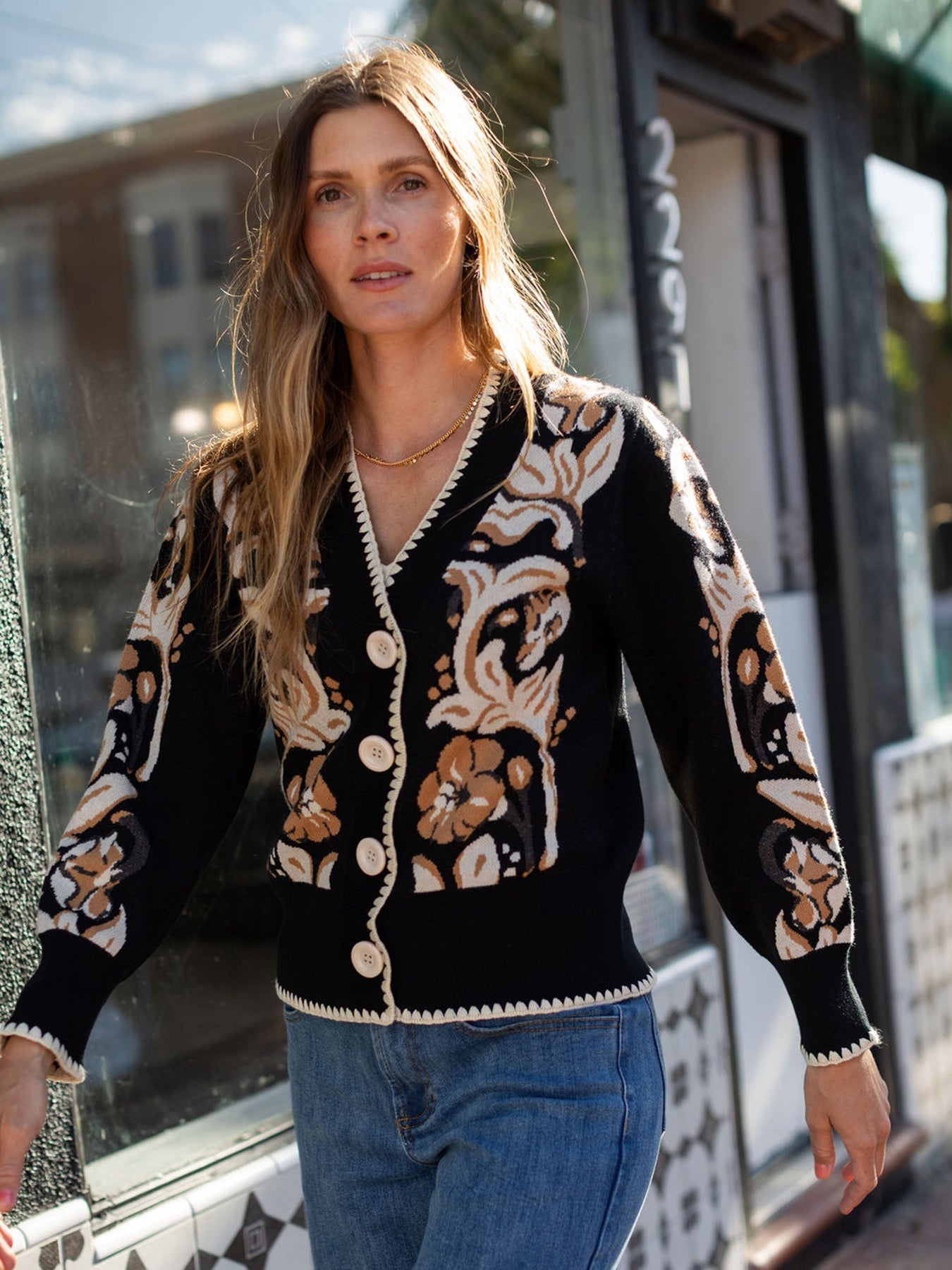 MARCI Cardigan Hibiscus Black – Lesley Evers