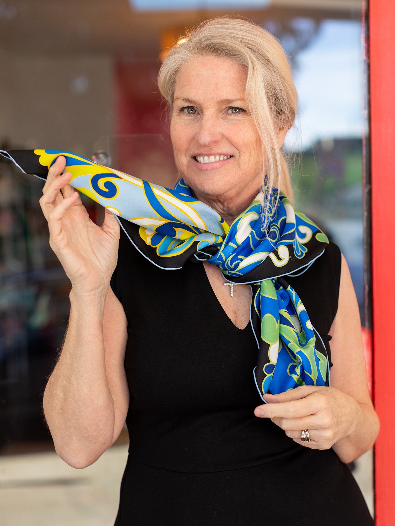Member Exclusive Silk Scarf 2025 – Lesley Evers