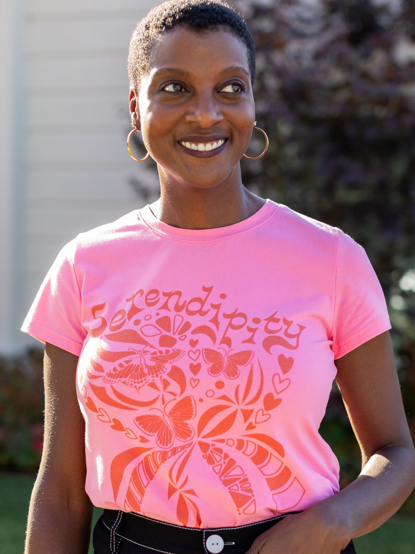 NELLIE graphic tee Serendipity Pink and Red – Lesley Evers