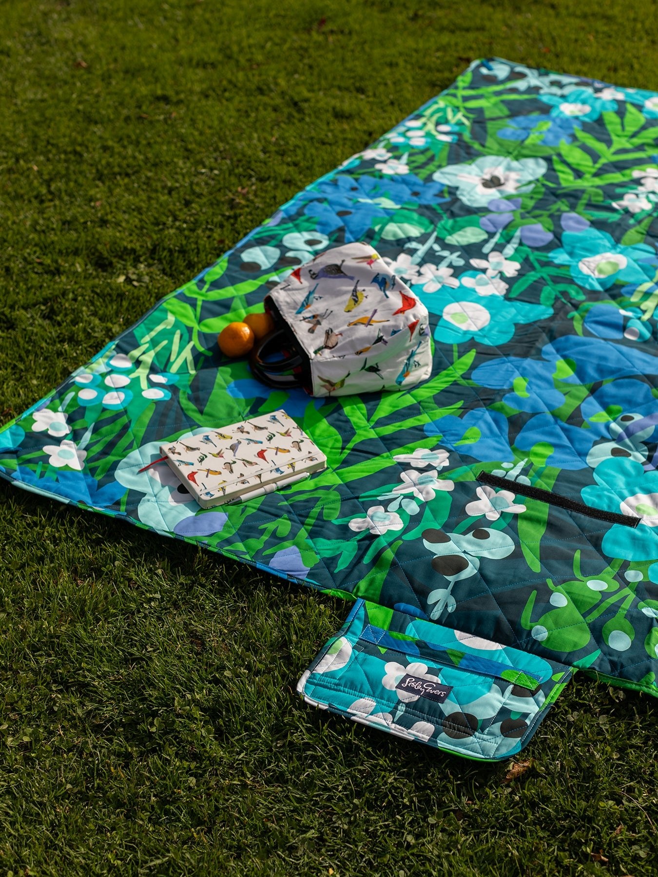 PICNIC BLANKET Garden Oasis Blue - Lesley Evers - beach - beach blanket - outdoor