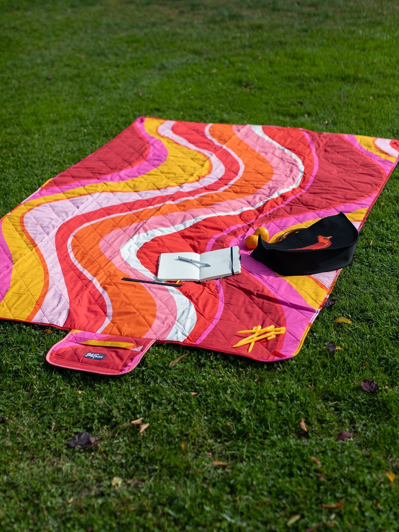 PICNIC BLANKET Pink Wave – Lesley Evers