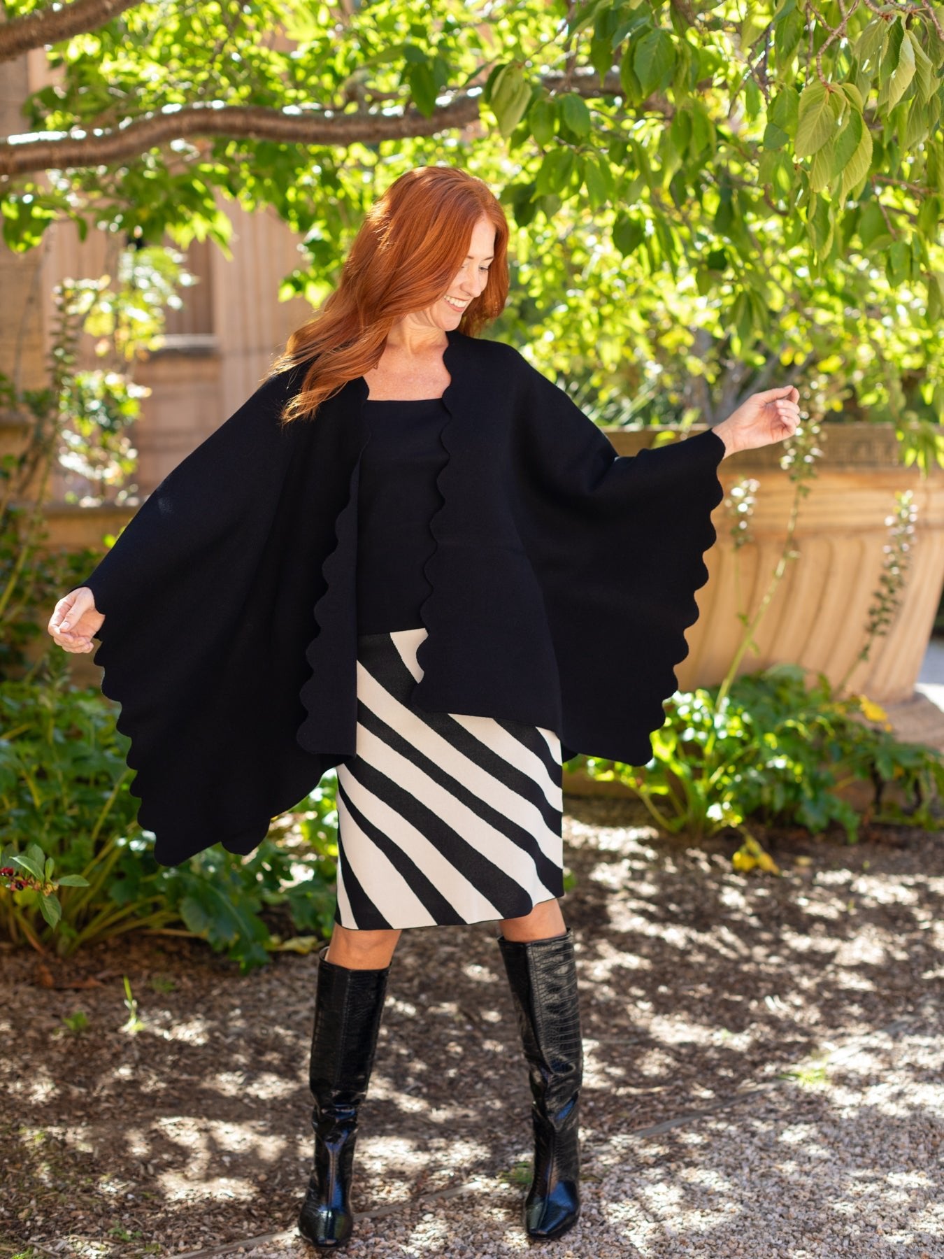 PORTIA cape Black - Lesley Evers - Accessories - Black - cape