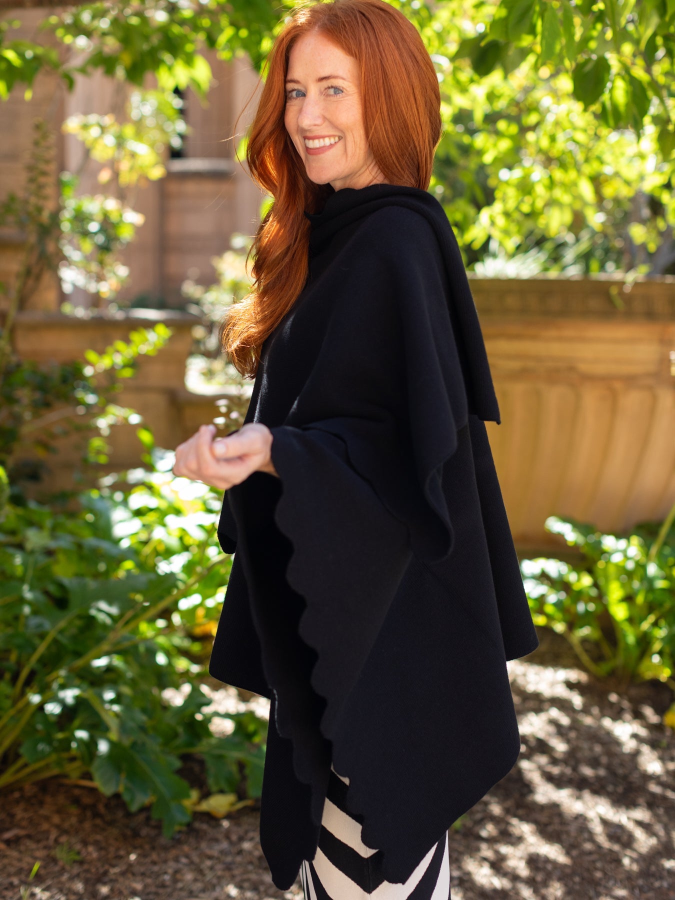 PORTIA cape Black - Lesley Evers - Accessories - Black - cape