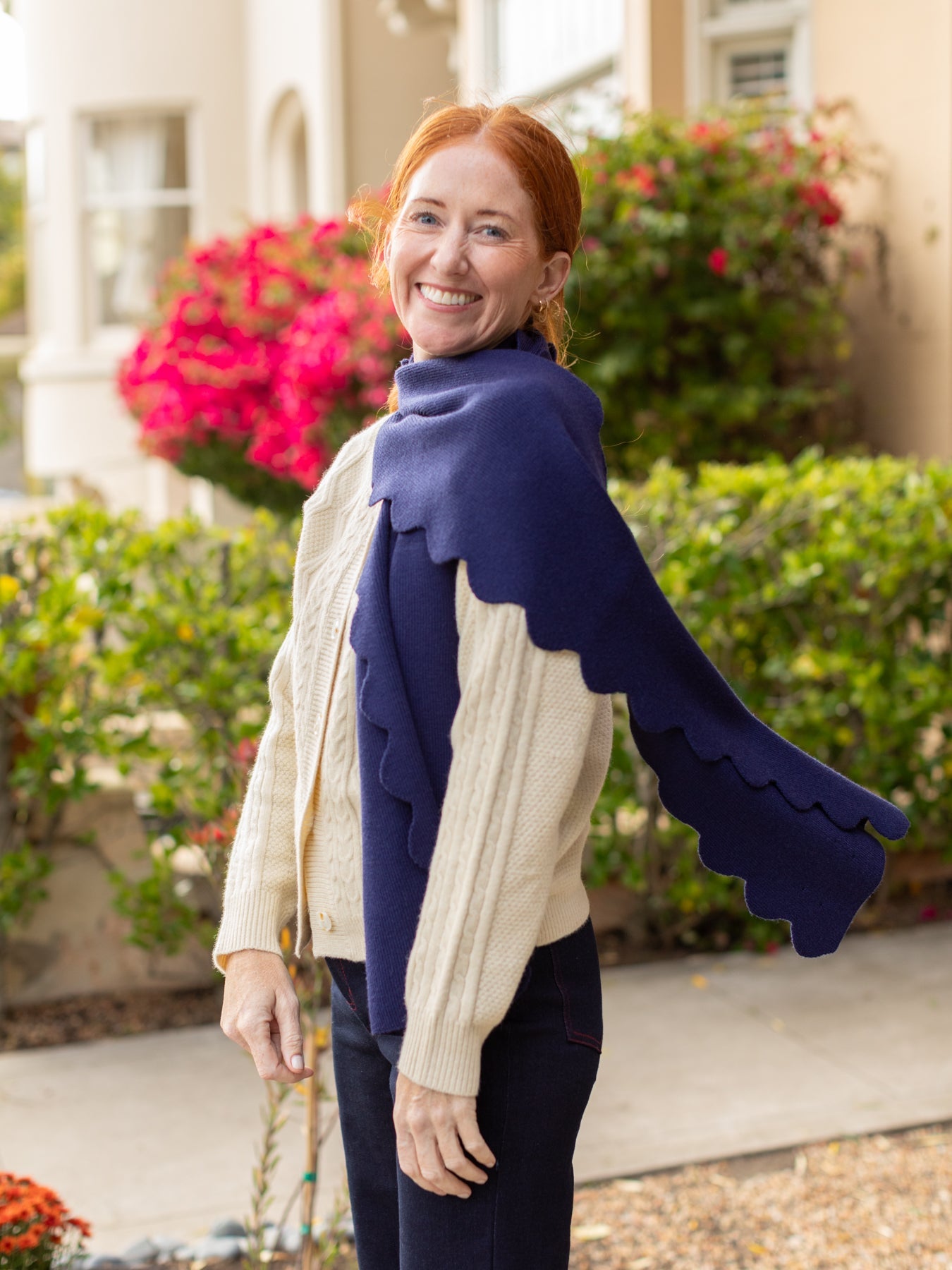 STEVIE scarf Navy - Lesley Evers - Accessories - scallop - scallops