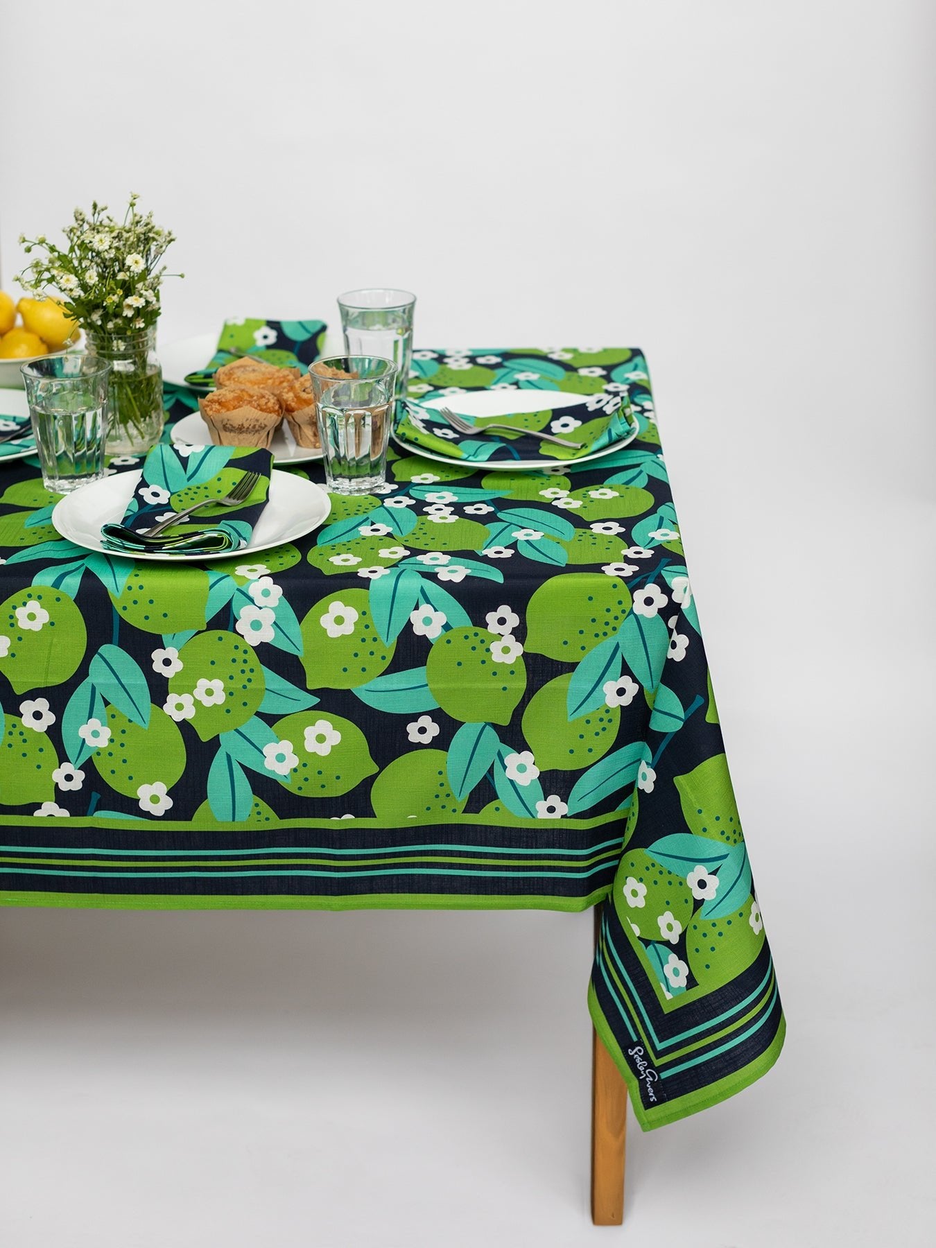 TABLECLOTH Limes – Lesley Evers
