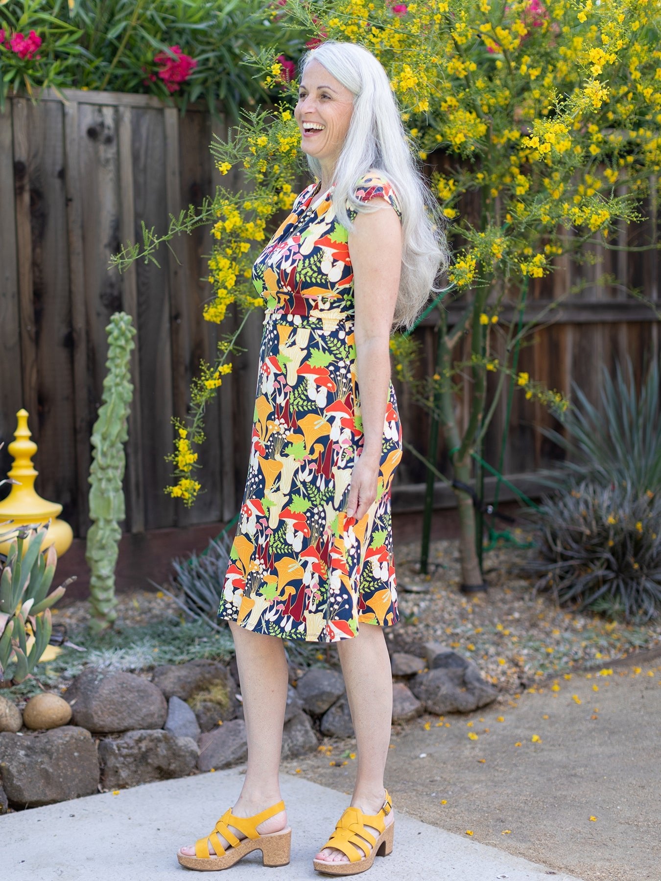 BETSY dress Mushrooms Navy – Lesley Evers